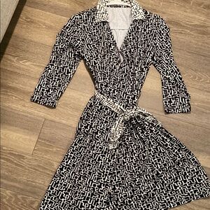 J.McLaughlin Black and Ivory Catalina Faux Wrap Geometric Dress Sz Small